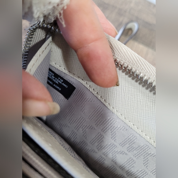 Michael Kors wristlet wallet - Picture 8 of 10